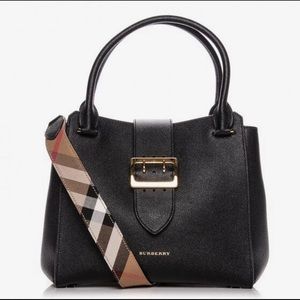 Burberry buckle bag